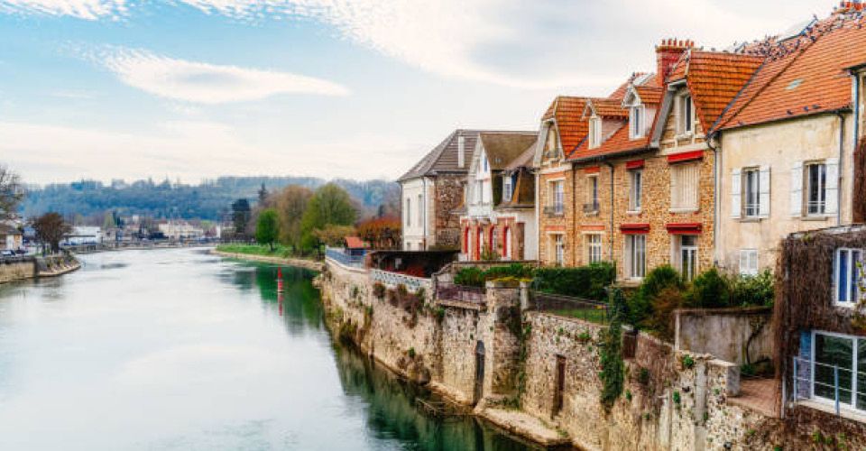 Enjoy the comfort of our 2, 3 or 4 star hotels throughout France