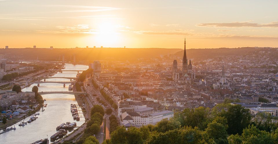 Enjoy the comfort of our 2, 3 or 4 star hotels throughout France