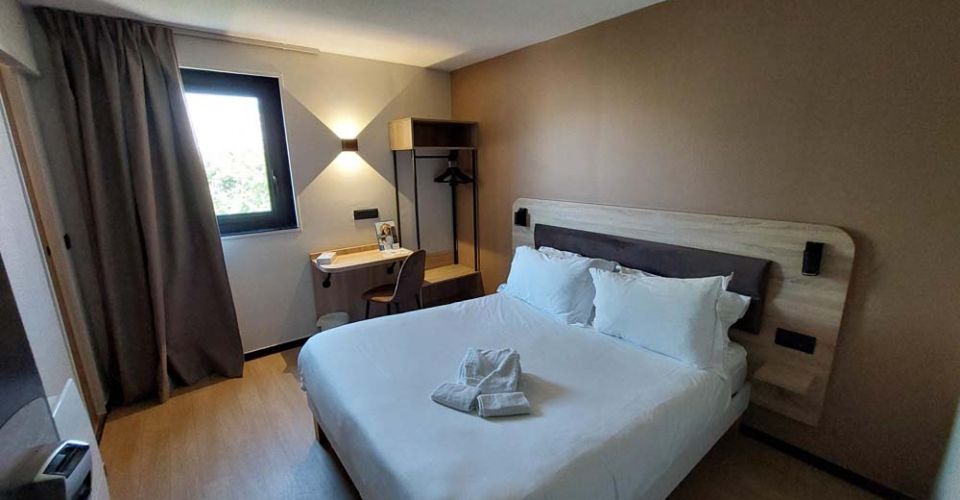 Enjoy the comfort of our 2, 3 or 4 star hotels throughout France