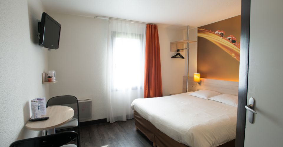 Enjoy the comfort of our 2, 3 or 4 star hotels throughout France