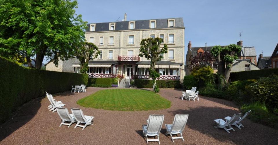 Enjoy the comfort of our 2, 3 or 4 star hotels throughout France