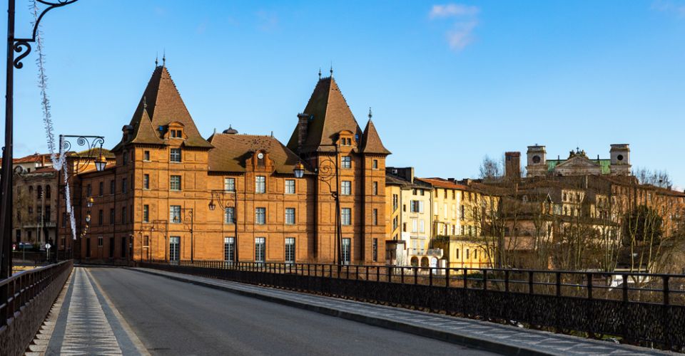 Enjoy the comfort of our 2, 3 or 4 star hotels throughout France