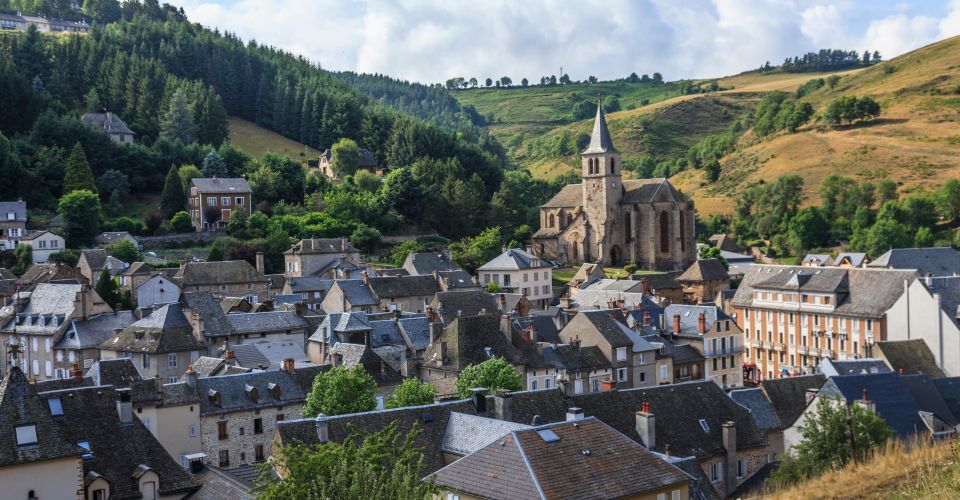 Enjoy the comfort of our 2, 3 or 4 star hotels throughout France