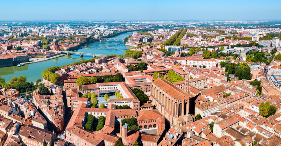 Enjoy the comfort of our 2, 3 or 4 star hotels throughout France