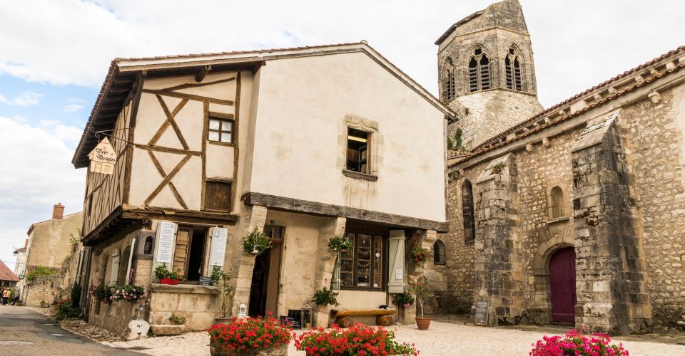 Enjoy the comfort of our 2, 3 or 4 star hotels throughout France