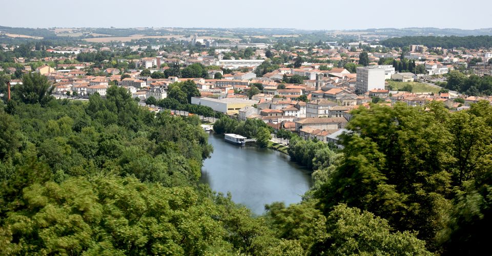 Enjoy the comfort of our 2, 3 or 4 star hotels throughout France
