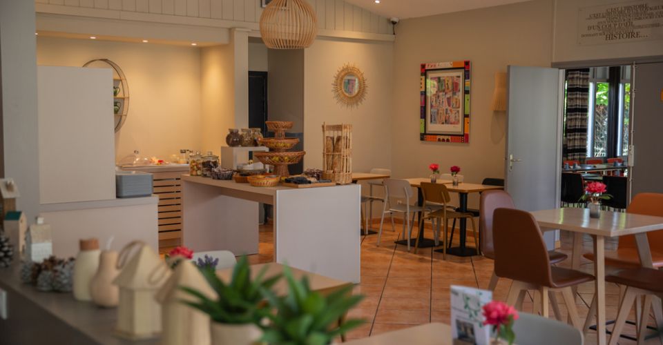 Enjoy the comfort of our 2, 3 or 4 star hotels throughout France