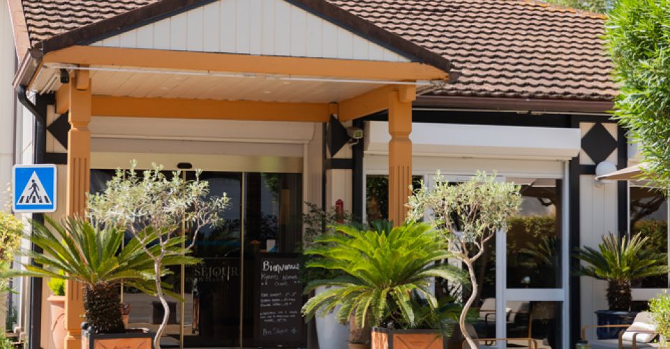 Enjoy the comfort of our 2, 3 or 4 star hotels throughout France