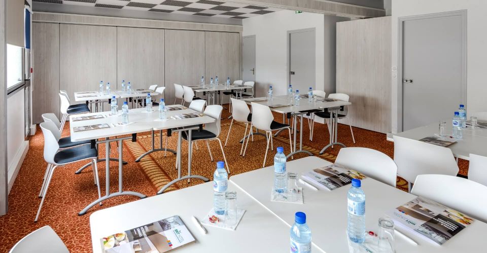 Toutes les salles séminaires du brit hotel Rennes Cesson sont entièrement équipées
