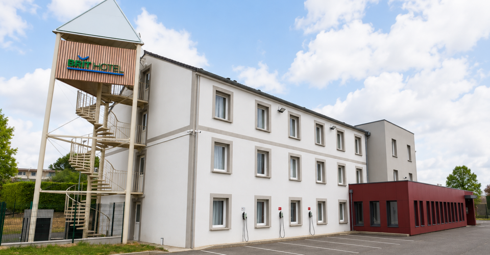 Enjoy the comfort of our 2, 3 or 4 star hotels throughout France