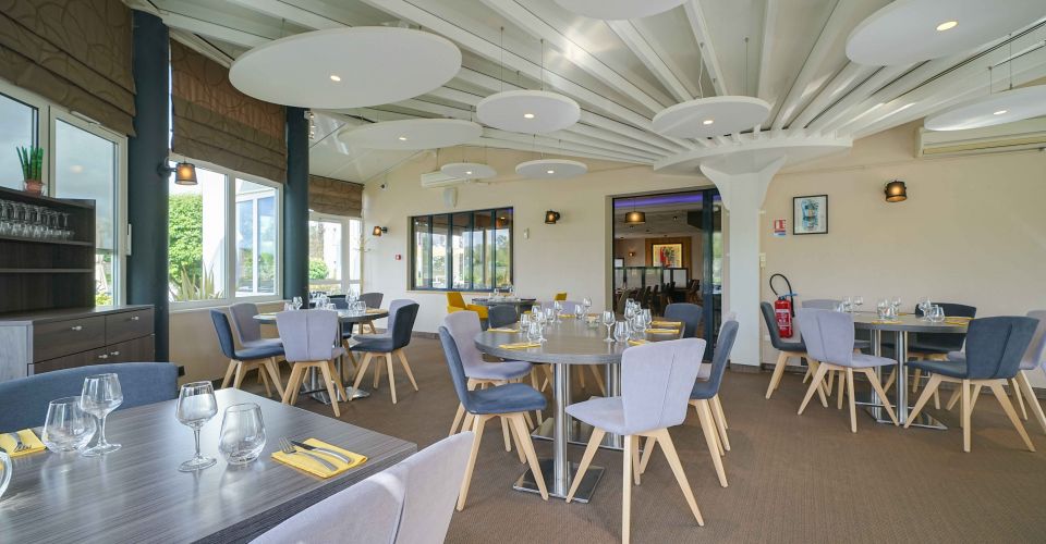Enjoy the comfort of our 2, 3 or 4 star hotels throughout France