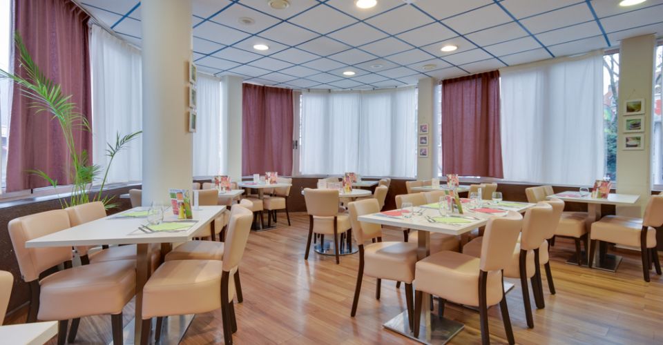 Enjoy the comfort of our 2, 3 or 4 star hotels throughout France