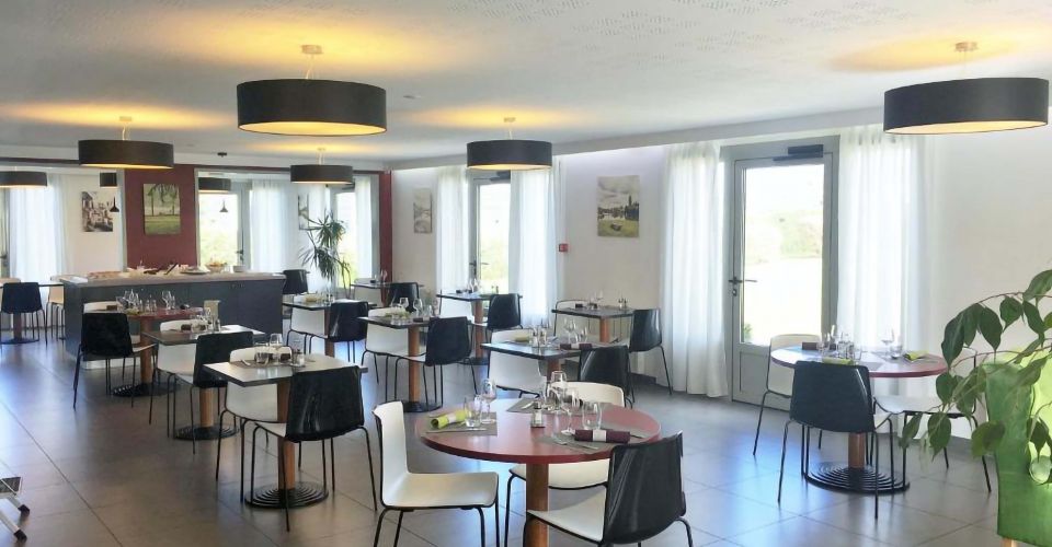 Enjoy the comfort of our 2, 3 or 4 star hotels throughout France