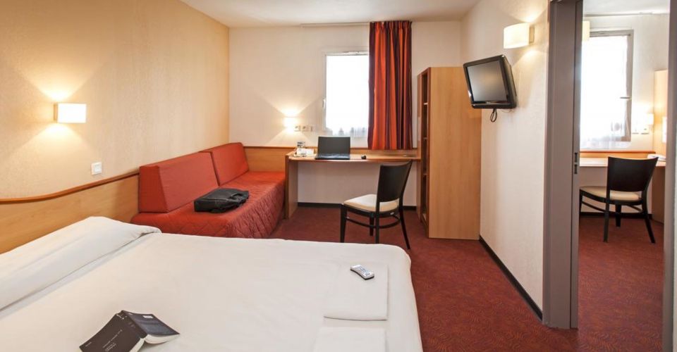 Enjoy the comfort of our 2, 3 or 4 star hotels throughout France