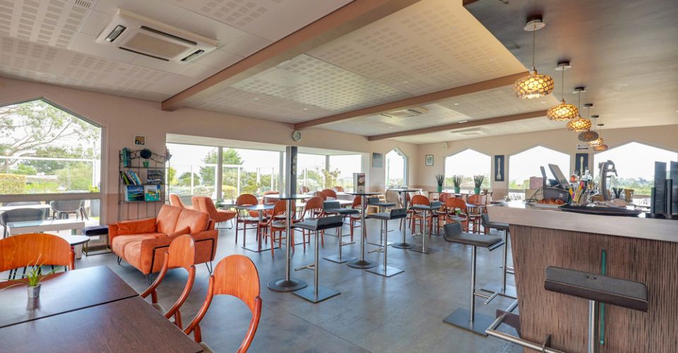 Enjoy the comfort of our 2, 3 or 4 star hotels throughout France