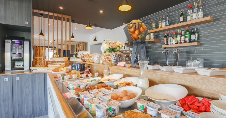 Enjoy the comfort of our 2, 3 or 4 star hotels throughout France