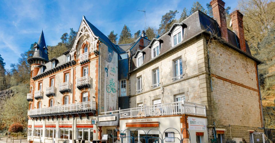 Enjoy the comfort of our 2, 3 or 4 star hotels throughout France