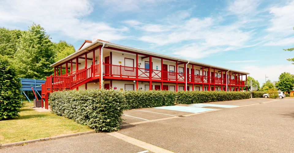 brit_hotel_tarbes_ibos_exterieur_2