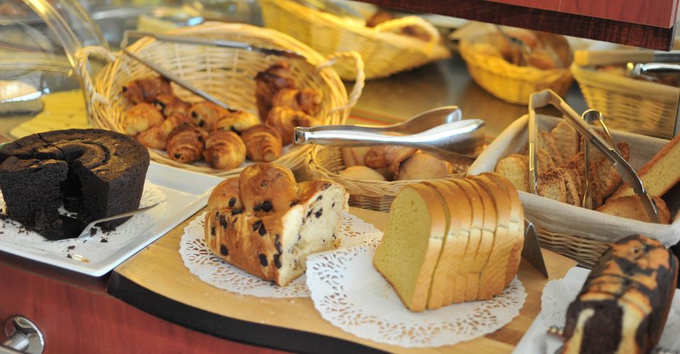 the breakfast buffet at the hotel at Chateaudun