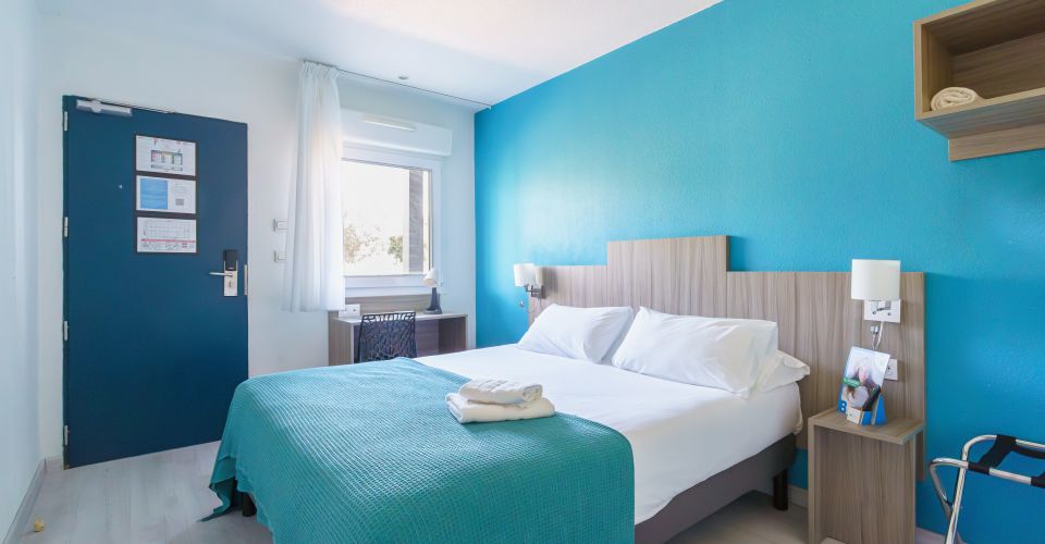 Enjoy the comfort of our 2, 3 or 4 star hotels throughout France