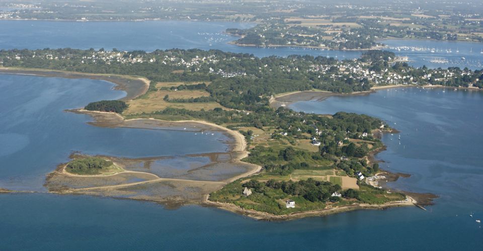 Enjoy the comfort of our 2, 3 or 4 star hotels throughout France