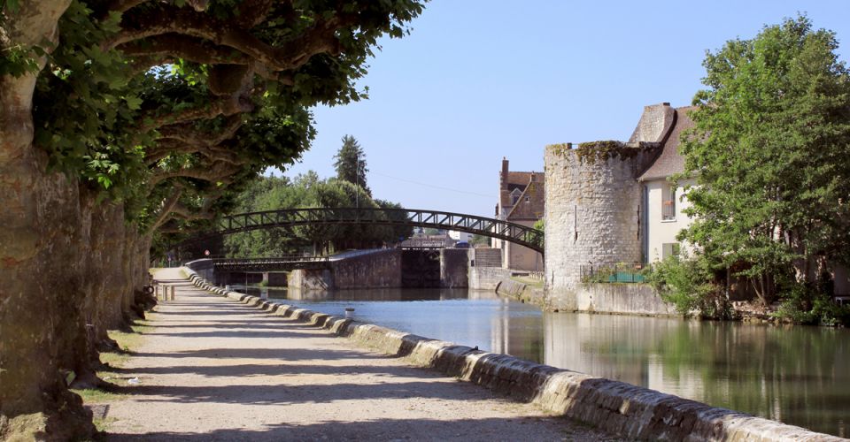 Enjoy the comfort of our 2, 3 or 4 star hotels throughout France