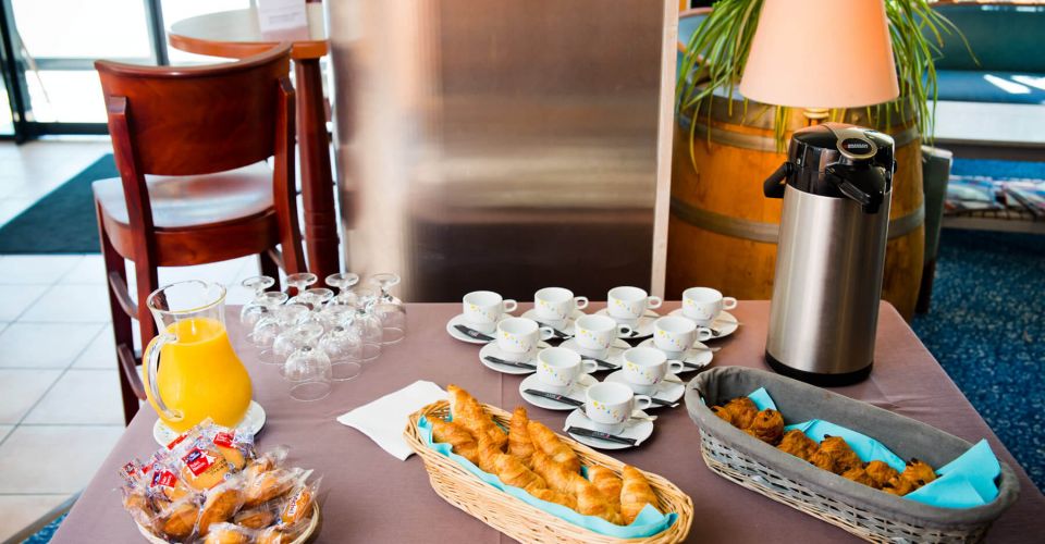 salle de réunion et séminaire avec pause café brit hotel saint malo