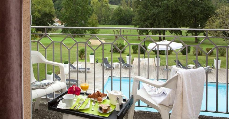 Enjoy the comfort of our 2, 3 or 4 star hotels throughout France