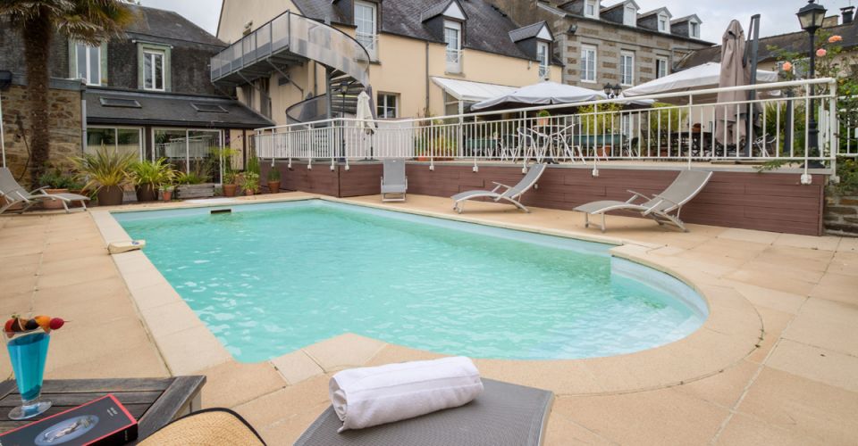 Enjoy the comfort of our 2, 3 or 4 star hotels throughout France