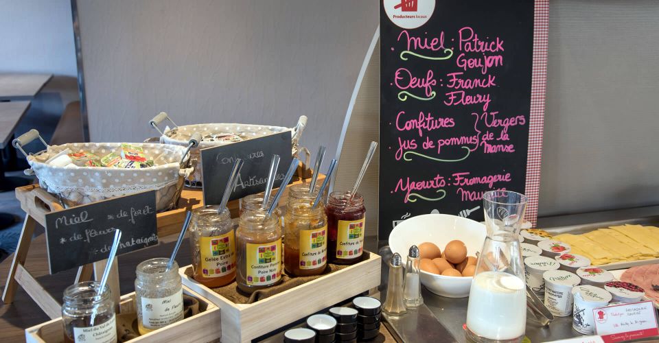 The breakfast buffet at the hotel in Joué-lès-Tours