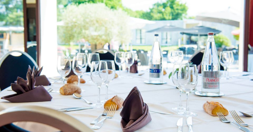 a table at the Atlantel restaurant in Vigneux-de-Bretagne, near Nantes.