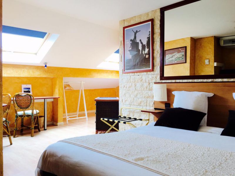 Enjoy the comfort of our 2, 3 or 4 star hotels throughout France