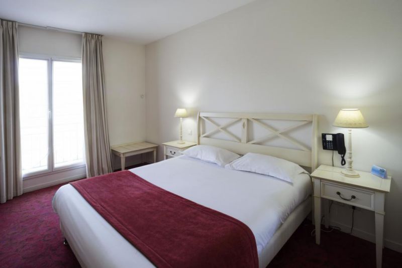 Enjoy the comfort of our 2, 3 or 4 star hotels throughout France