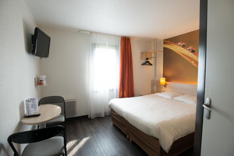 Enjoy the comfort of our 2, 3 or 4 star hotels throughout France