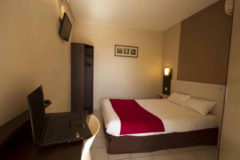 Enjoy the comfort of our 2, 3 or 4 star hotels throughout France