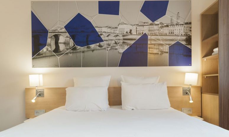 Enjoy the comfort of our 2, 3 or 4 star hotels throughout France