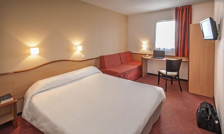 Enjoy the comfort of our 2, 3 or 4 star hotels throughout France