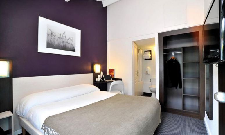 Enjoy the comfort of our 2, 3 or 4 star hotels throughout France