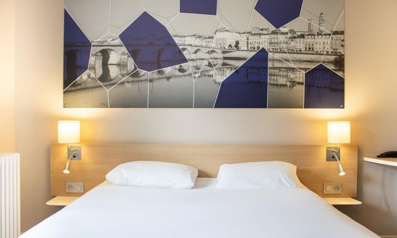 Enjoy the comfort of our 2, 3 or 4 star hotels throughout France