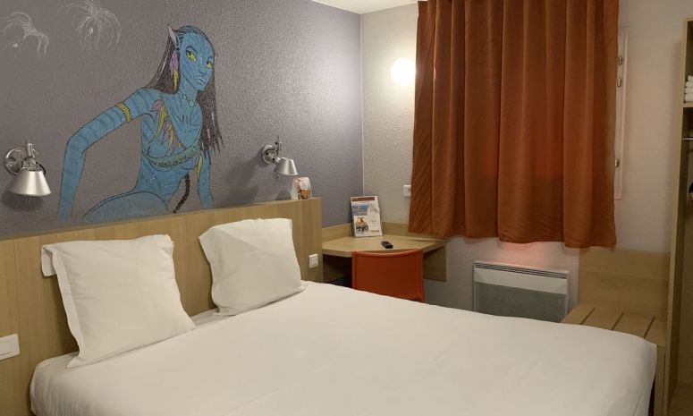 Enjoy the comfort of our 2, 3 or 4 star hotels throughout France