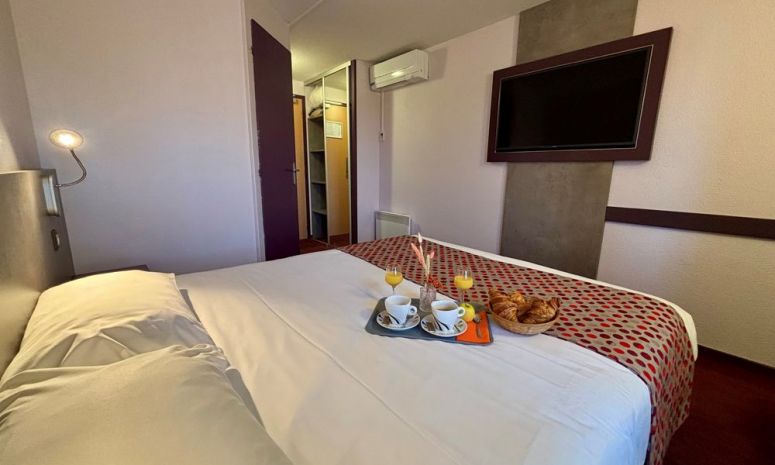 Enjoy the comfort of our 2, 3 or 4 star hotels throughout France