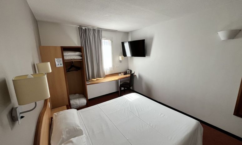 Enjoy the comfort of our 2, 3 or 4 star hotels throughout France