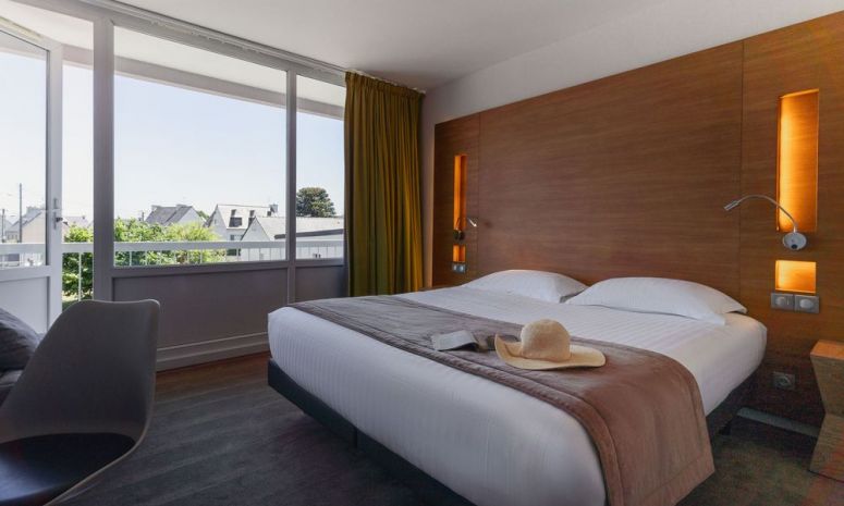 Enjoy the comfort of our 2, 3 or 4 star hotels throughout France
