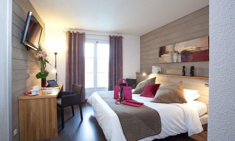 Enjoy the comfort of our 2, 3 or 4 star hotels throughout France