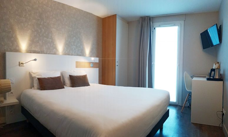 Enjoy the comfort of our 2, 3 or 4 star hotels throughout France