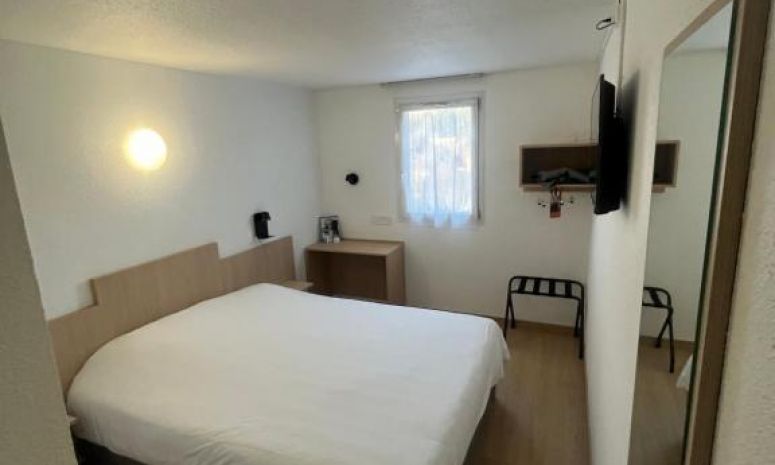 Enjoy the comfort of our 2, 3 or 4 star hotels throughout France