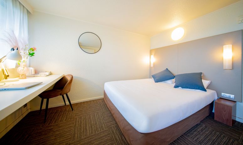 Enjoy the comfort of our 2, 3 or 4 star hotels throughout France