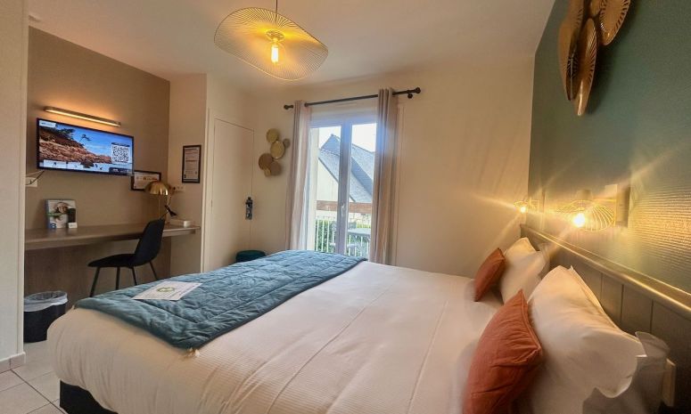 Enjoy the comfort of our 2, 3 or 4 star hotels throughout France