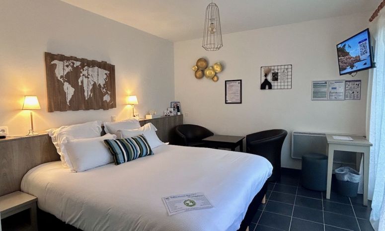 Enjoy the comfort of our 2, 3 or 4 star hotels throughout France