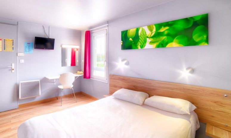 Enjoy the comfort of our 2, 3 or 4 star hotels throughout France